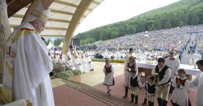 Pápalátogatás és pápai üzenetek továbbgondolása