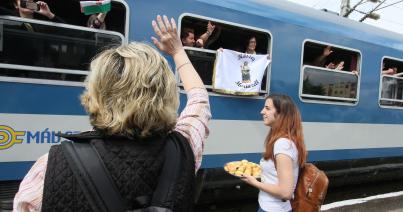 Üdvözölték a Nagyboldogasszony zarándokvonat utasait