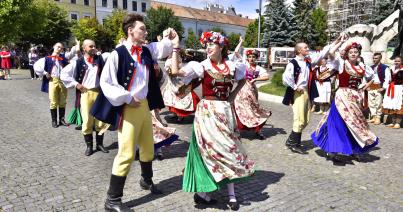 Nemzetközi tánckavalkád Kolozsvár Főterén