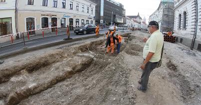 Előbukkant a Híd utcai kaputorony alapozása