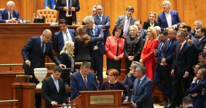 MEGBUKOTT A KORMÁNY, MEGSZAVAZTÁK A BIZALMATLANSÁGI INDÍTVÁNYT