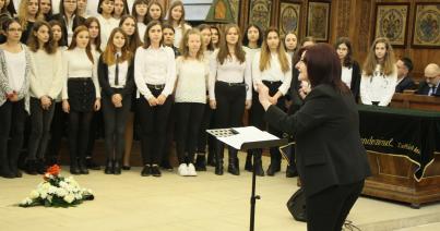 Apáczai 100: ünnepi istentisztelet, iskolamúzeum és díszfal a centenárium alkalmából
