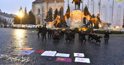 Nőnapi flashmob a Főtéren: „Ha egy elvész, mind elveszünk!”