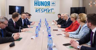 A jövőbe „menekülés” üzenetével jött Szijjártó Péter Kolozsvárra