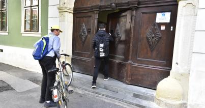 Visszatértek az iskolába a nyolcadikosok és a tizenkettedikesek