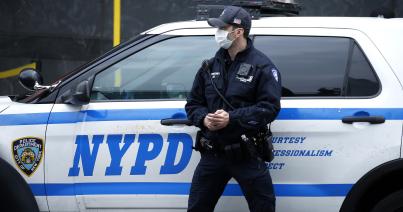 New York kormányzója törvényeket írt alá a rendőrök felelősségre vonhatóságáról