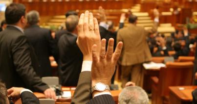 A luxusnyugdíjak 85 százalékos megadóztatásáról döntött a parlament