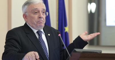 Besúgással vádolják Mugur Isarescut