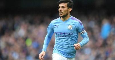 David Silva szobrot kap a Manchester City stadionja előtt