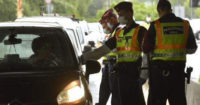 Tizenegy illegális migránst akart Ausztriába juttatni egy román sofőr