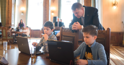 Iohannis a diákokhoz: mindegyikőtöknek lehetősége lesz szuperhősnek lenni