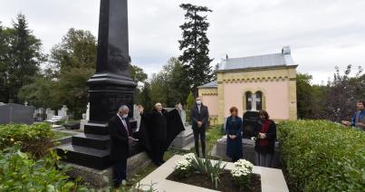 Kőkerettel gazdagodott gr. Mikó Imre síremléke