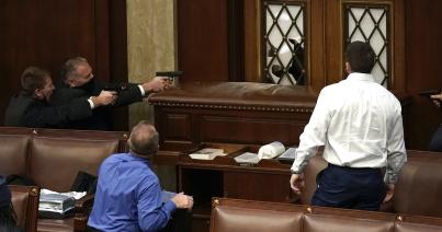 Trump hívei megostromolták a Capitolium épületét; halottak (FRISSÍTVE)