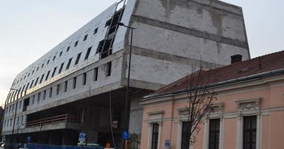 Boc: Bukarest a kolozsvári önkormányzatot megkerülve engedélyezte a „koporsó-hotelt”