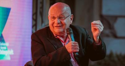 Emlékezés és nosztalgia a magyar Copperfielddel a Bánffy-palotában