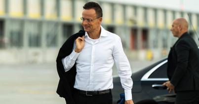 Szijjártó: Magyarország 50 beteget vesz át Romániától intenzív ellátásra