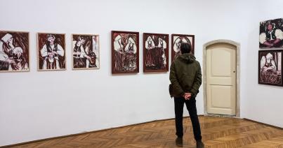 „Nem követ, nem utánoz irányzatokat, a maga megéléseiből származó üzeneteit tolmácsolja”