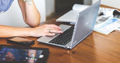 Pedagógusok digitális kompetenciafejlesztését finanszírozzák
