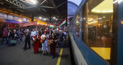 Elindult a Csíksomlyó Expressz és a Székely Gyors a csíksomlyói búcsúba