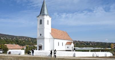 Felszentelték a szentendrei Skanzen erdélyi épületegyüttesében az unitárius templomot