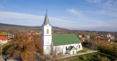 Felújított templomot és családsegítő központot avattak Ajtonban