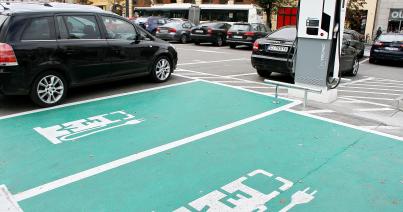 Bolondulás az elektromos autókért, csökken a dízel iránti kereslet