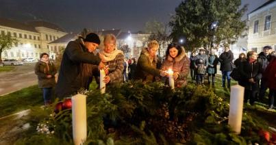 Először helyeztek ki köztéri adventi koszorút Nagyenyeden