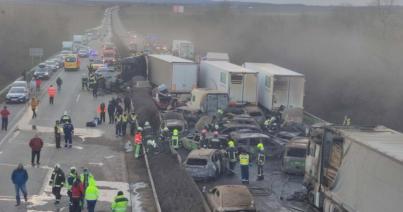 Tömegbaleset Magyarországon, az M1-es autópályán Herceghalomnál