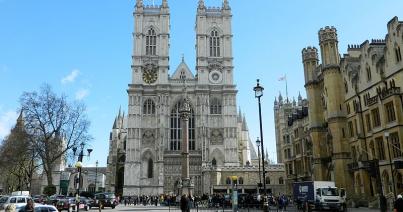 Világsztárok lépnek fel a brit uralkodó koronázási koncertjén