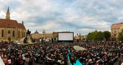 Vörös helyett türkizkék szőnyeges megnyitóval startolt el a 22. TIFF