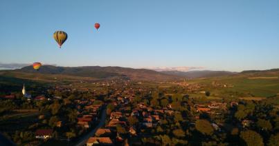 Mikor szervezik Erdély legrégebbi hőlégballon fesztiválját?