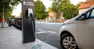 Januártól fizetni kell az elektromos autók töltéséért