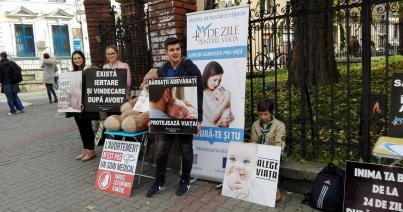 Negyven nap az életért a járdán