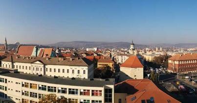 Jó zene, jó kilátás, egy balkon. Több millió néző