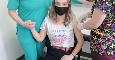 Tina vs. tű: 1-0