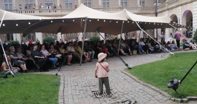 Beszív, kifúj – össznépi terápia a Bánffy-palotában