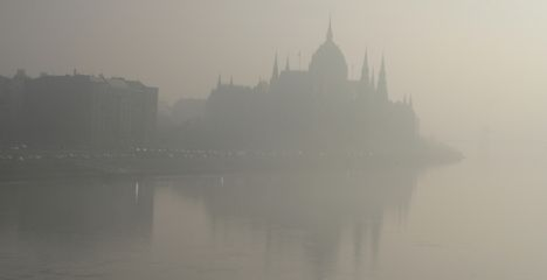 Forgalomkorlátozás, szmogriadó Budapesten – figyelmeztet a román külügy