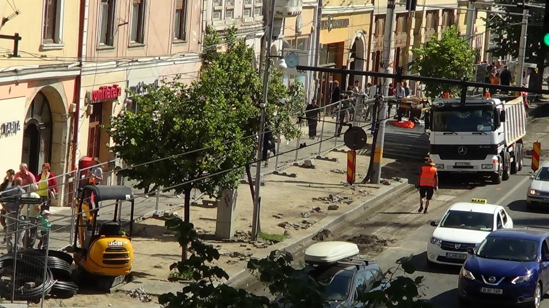 VIDEÓ - Készül a külön közszállítási sáv a Főtéren