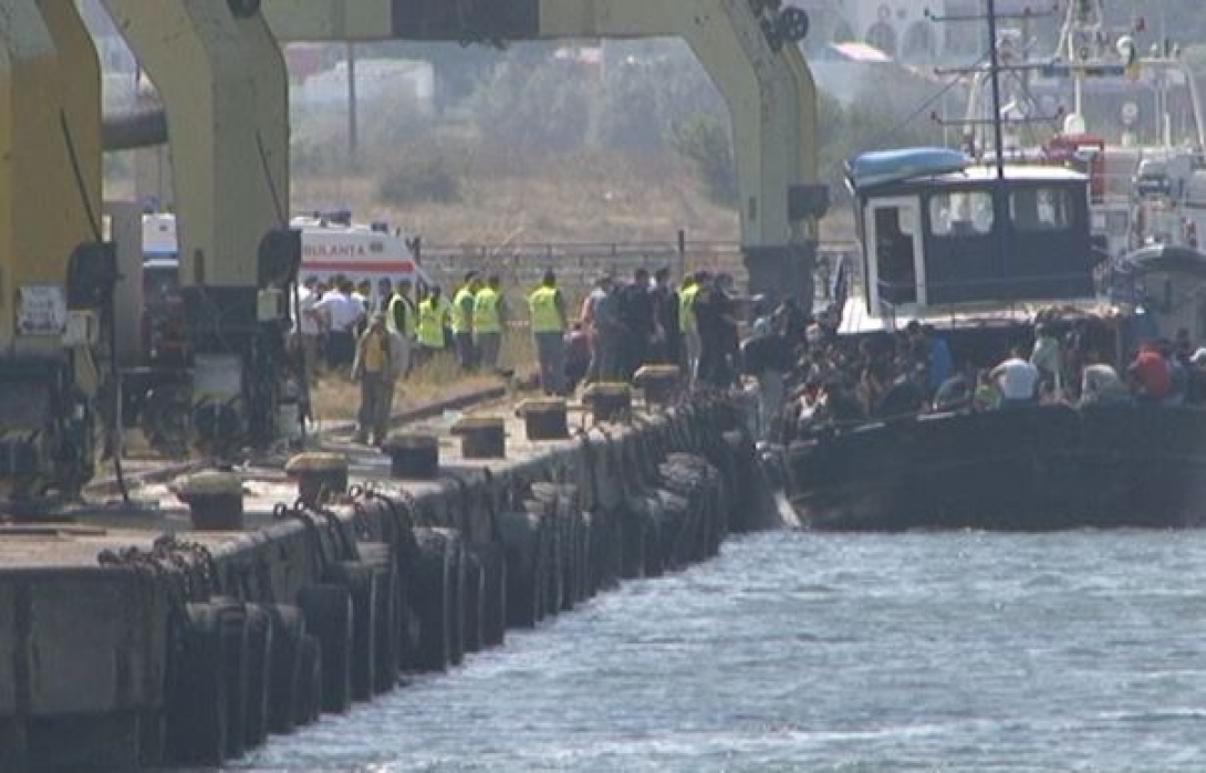Migránsokat szállító halászhajót fogtak el Mangaliánál