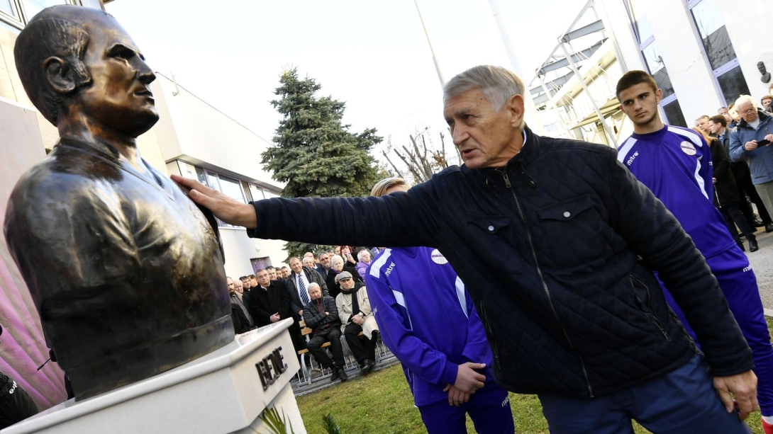 Felavatták Újpesten Bene Ferenc szobrát