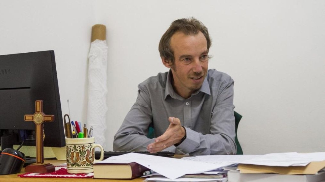 „Felejtem ami mögöttem van, s az előttem levő után rugaszkodom”