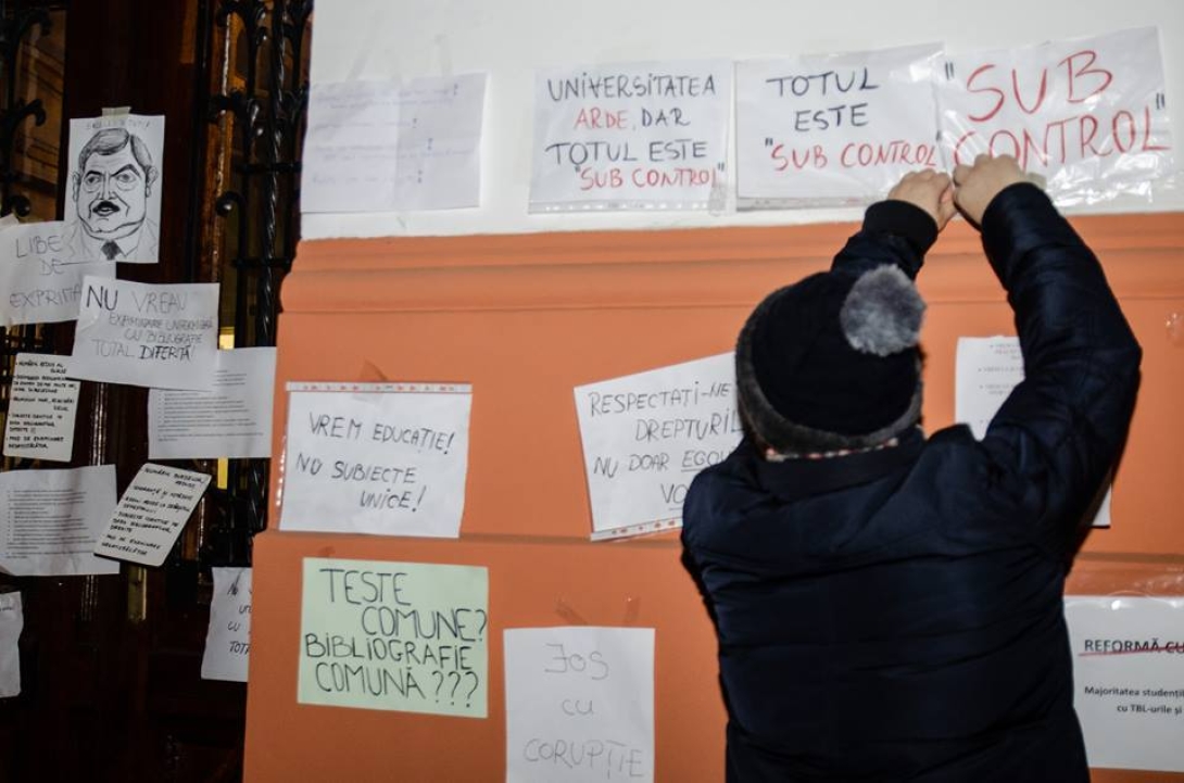 „Egyre több döntés születik, dolog történik úgy, hogy nem, vagy csak későn értesülünk róla”