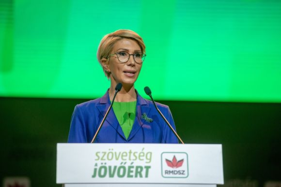 Bizalmatlansági indítvány - Raluca Turcan (PNL) az RMDSZ-t csábítja