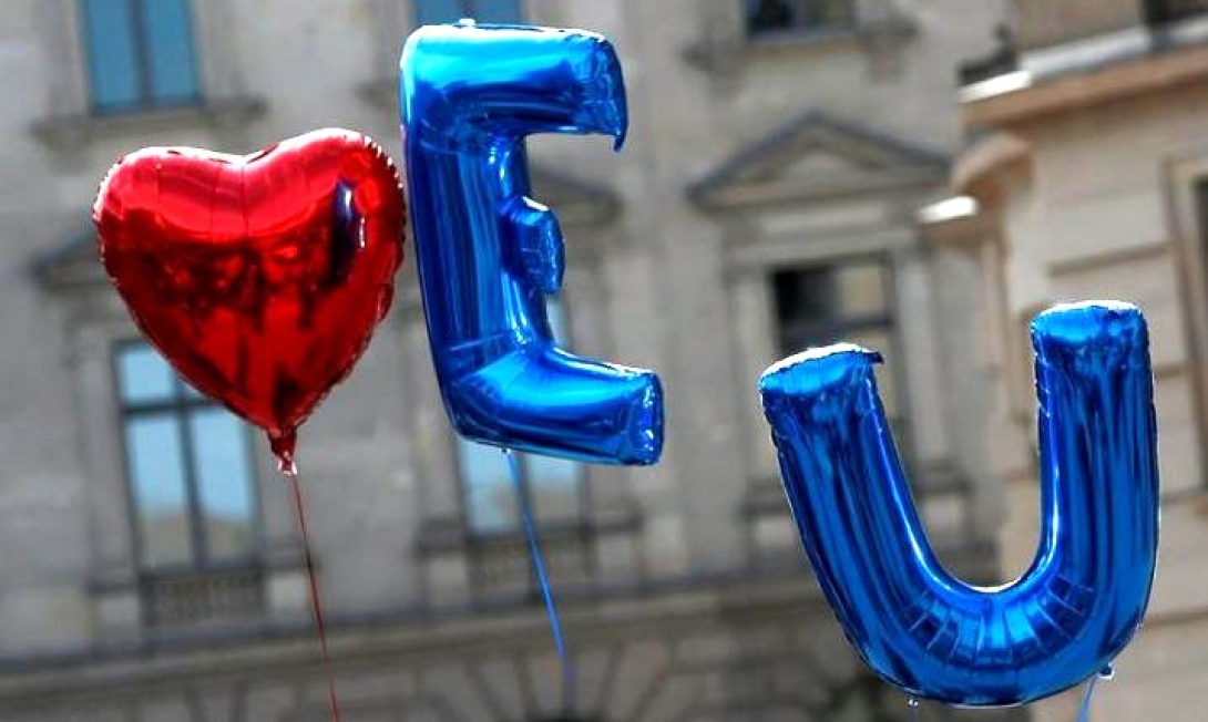 Eurobarometer: továbbra is történelmi csúcson az EU támogatottsága