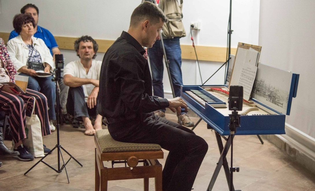 Könnycsepp hangú hangszer és Bach legendák