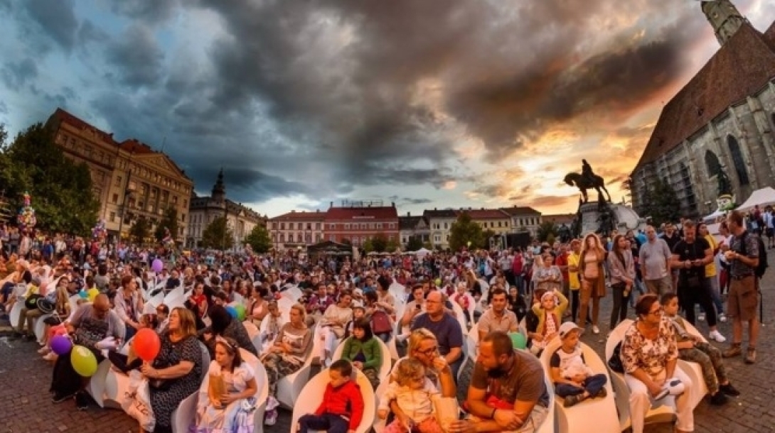 Wonderpuck előadásokkal, akrobatikával, cirkusszal és tárlatokkal