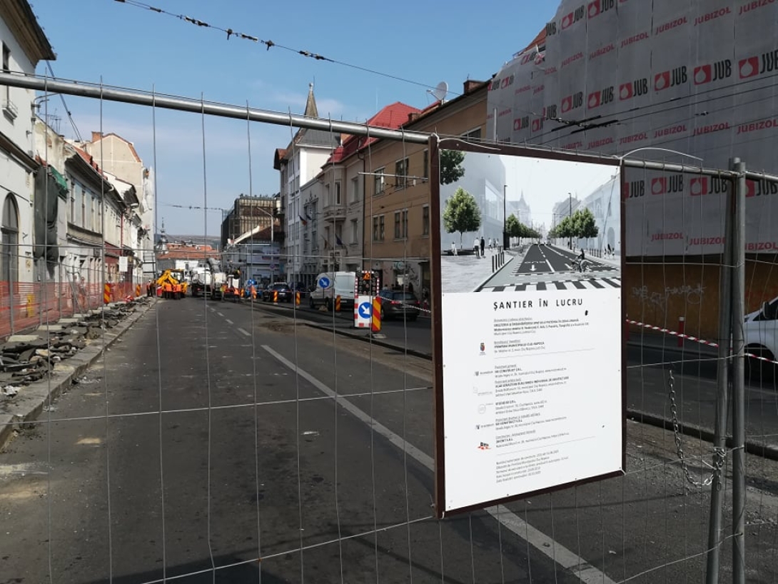 Elkezdték ma a Dózsa György utca felújítását