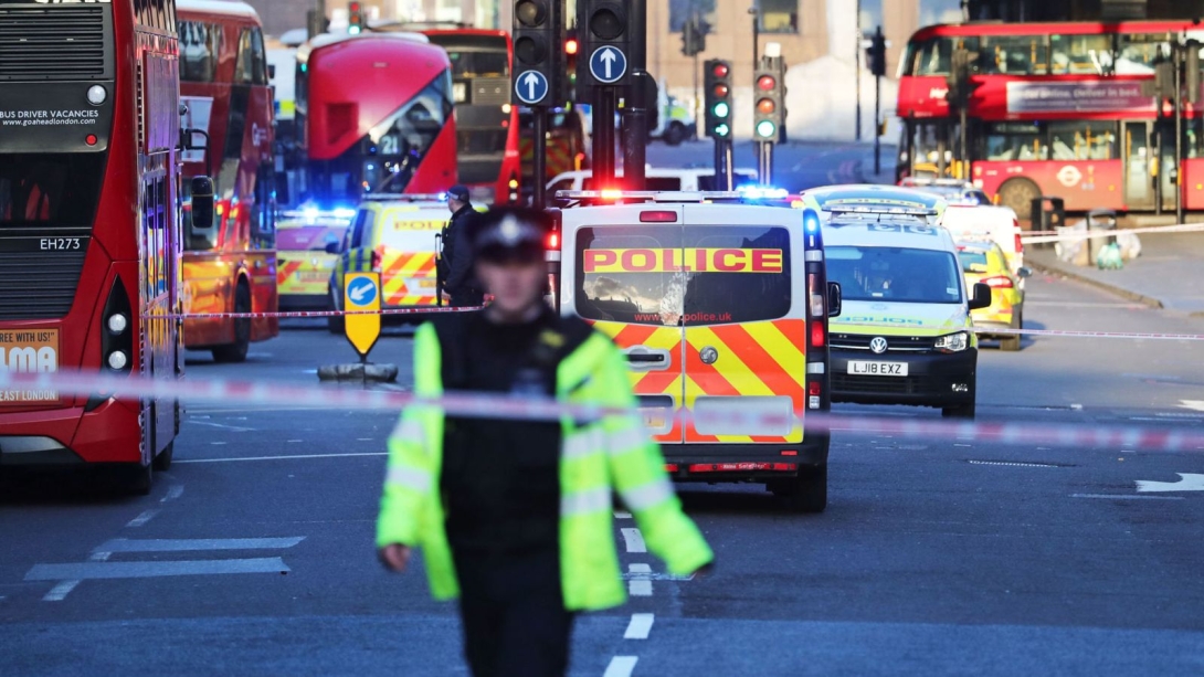 Terrorcselekménynek számító késelés Londonban