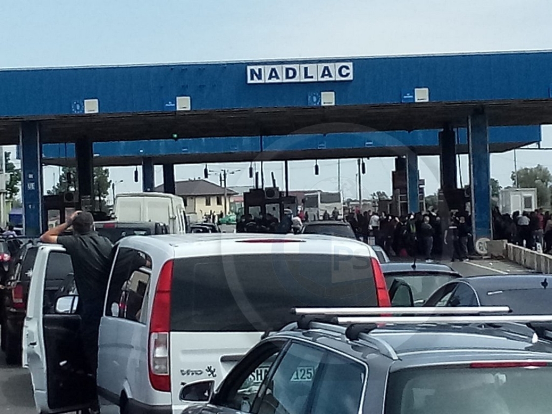 Hosszú sor a nyugati határon
