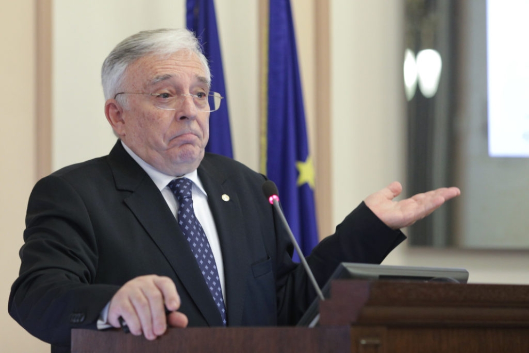 Besúgással vádolják Mugur Isarescut
